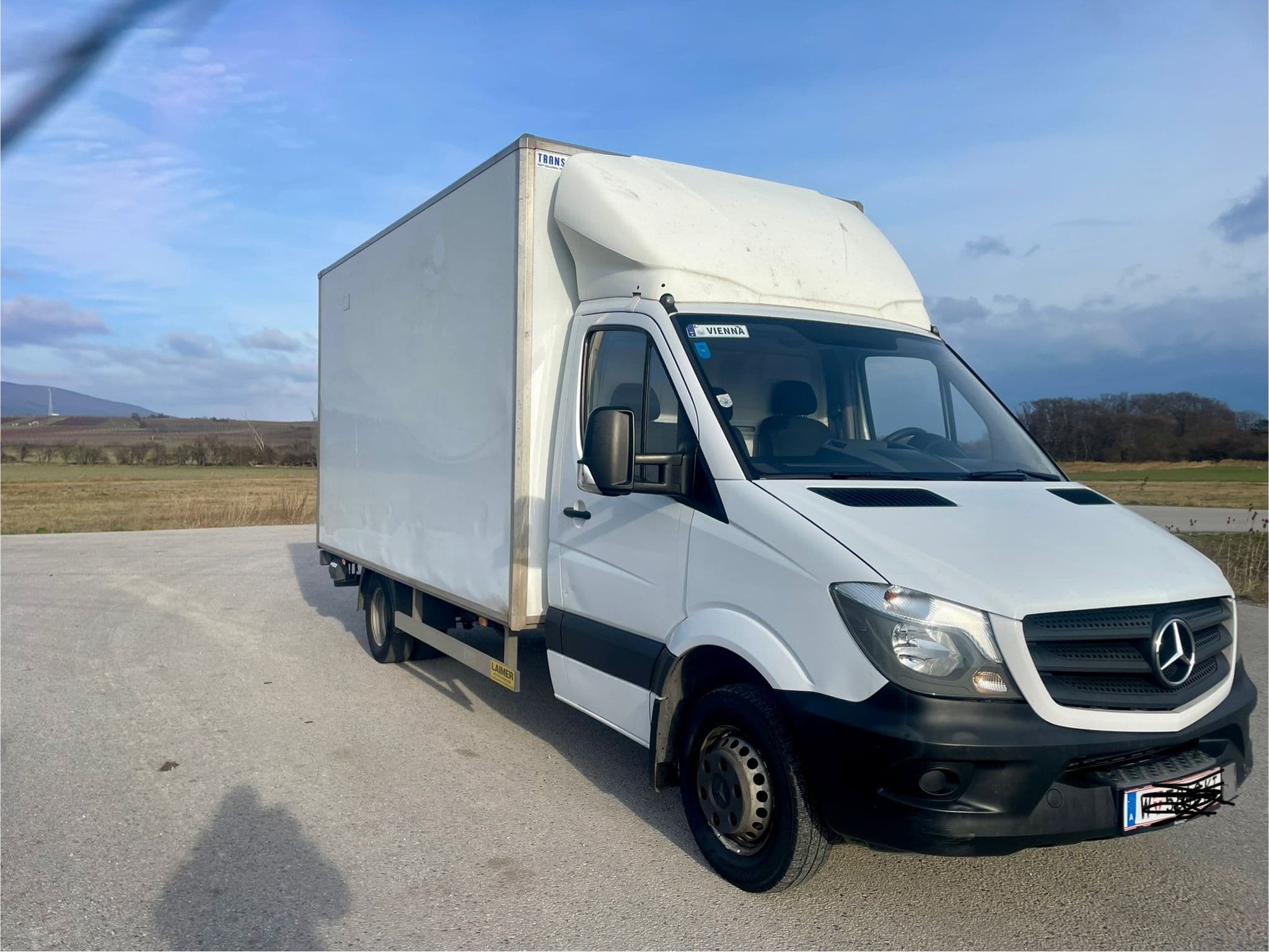 Kastenwagen von MAGOTransport für die Auslieferung in Wien und ganz Österreich